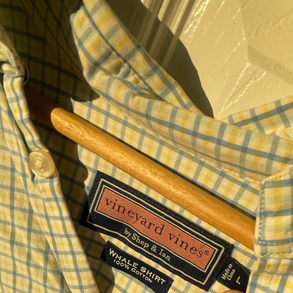 Vineyard Vines men’s button down shirt plaid